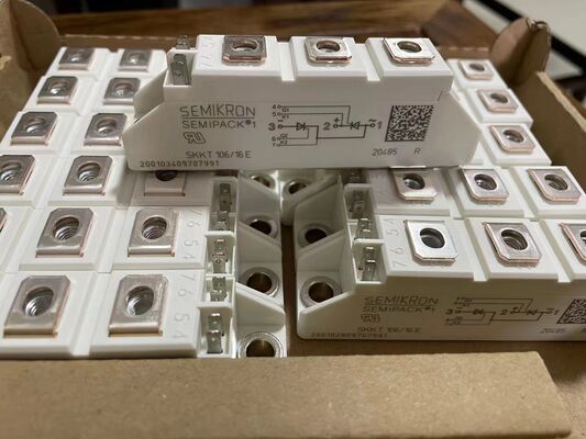 SKKT106/16E 1600V 106A Μονάδα Διπλού Θυριστόρ Χαμηλής VF 1.35V 2.4kA Υπέρταση Κεραμική Βάση AlN Επαφές Πίεσης SEMIPACK1 Απομονωμένη Πιστοποίηση UL για Soft Starters και Drives