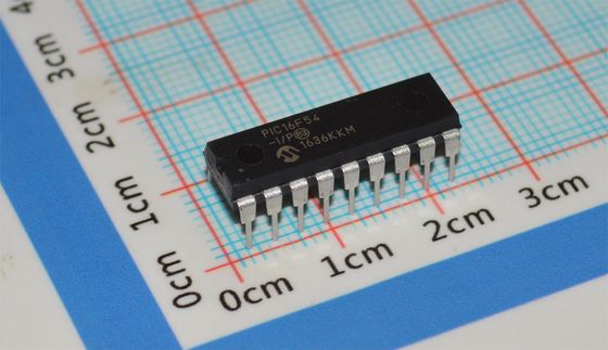 PIC16F54-I/P 8-bit RISC MCU 20MHz 512x12 Flash 25B RAM 12 I/O DIP-18 2-5.5V -40°C~125°C Χαμηλής Ισχύος <2mA