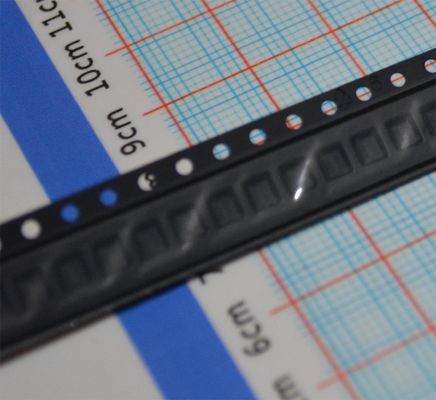SIT8002AC-13-33E-50.00000T 50MHz MEMS Οσιλατήρας ±50ppm Σταθερότητα 1.8-3.3V Προμήθεια 2.5mA Χαμηλή ισχύς LVPECL Έκδοση -40°C έως +85°C AEC-Q100 Επαρκής