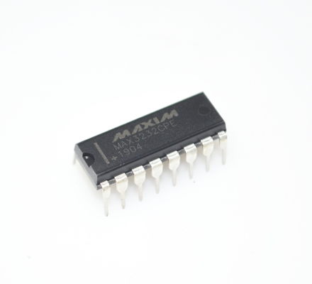 MAX3232CPE RS-232 Πληροφορευτής ±15kV ESD Προστασία 3,0-5,5V Ευρεία τάση 1μA Μικρή ισχύς 250kbps Ταχύτητα δεδομένων 2 Δρομείς/2 Πιστολήτες DIP-16 Πακέτο για Βιομηχανικές Επικοινωνίες