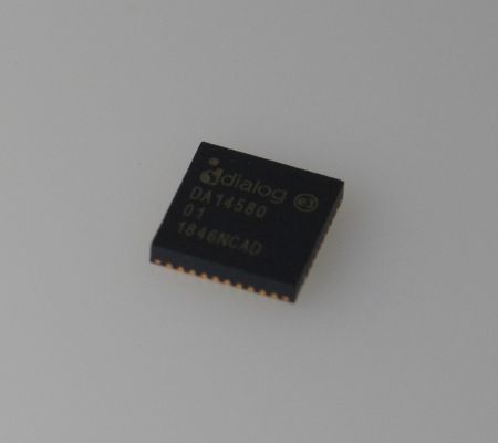 DA14580-01AT2 Bluetooth 5.0 SoC με εξαιρετικά χαμηλή κατανάλωση ενέργειας, μέγεθος 2.5x2.5mm, ARM Cortex-M0, μεγάλη διάρκεια ζωής μπαταρίας, ασφάλεια, πολλαπλά πρωτόκολλα και προσιτή σχεδίαση IoT