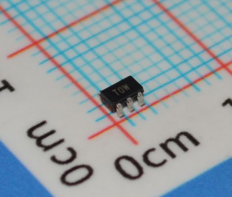 ADT6501SRJZP085RL7 ακρίβεια 85°C Κλειστή θερμοκρασίας ±0,5°C ακρίβεια 2,7V-5,5V Τροφοδότηση 6μA Υπερ-χαμηλή ισχύς ανοικτή απόρροια Συσκευή SOT-23 για IoT/Μεταφορικές συσκευές