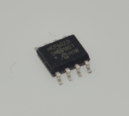 MCP6022-I/SN Διπλός Διαμορφωτής Op Amp 2.7-5.5V Ευρύ Φάσμα Τάσης 10MHz Εύρος Ζώνης 7V/μs Slew Rate 120dB CMRR Rail-to-Rail I/O 0.9mA Χαμηλής Ισχύος SOIC-8 Συσκευασία Βιομηχανικής Κλάσης