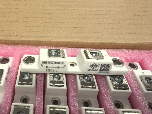 MMF200ZB040DK1 200A SiC MOSFET Power Module 400V Low Rds ((on) 1.6mΩ Υψηλής απόδοσης Μετασχηματισμός υψηλής ταχύτητας Αυτοκινητοβιομηχανικής ποιότητας υγρό ψυγμένο για μετατροπείς έλξης xEV
