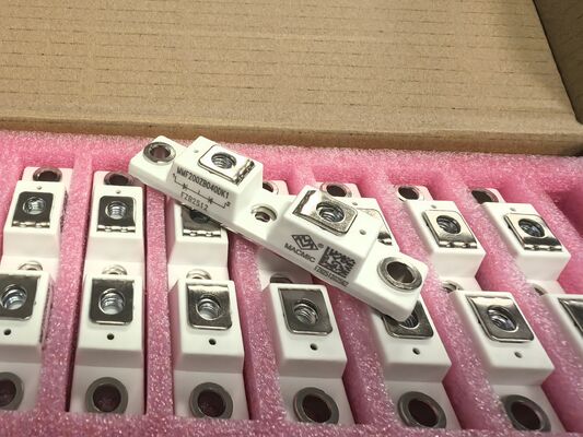 MMF200ZB040DK1 200A SiC MOSFET Power Module 400V Low Rds ((on) 1.6mΩ Υψηλής απόδοσης Μετασχηματισμός υψηλής ταχύτητας Αυτοκινητοβιομηχανικής ποιότητας υγρό ψυγμένο για μετατροπείς έλξης xEV