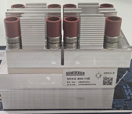 SKKQ800/14E 1400V 800A Μονάδα μονοθυρίστορα γρήγορης εναλλαγής χαμηλή VF 1.37V 12kA υπερβολική πίεση AlN Κηραμικές επαφές πίεσης βάσης ενισχυτική πύλη UL πιστοποιημένη για μαλακούς ξεκινητές και μετατροπείς