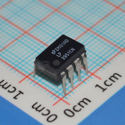 LP2951CN 5V/ADJ 150mA Ρυθμιστής LDO 3V-30V Εισαγωγή ±0,5% Ακρίβεια TO-220/DIP-8 -40°C έως +125°C Χαμηλό ακινητό ρεύμα