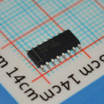 MAX3232CSE 3V-5.5V RS-232 Πληροφορευτής 250kbps 2Tx/2Rx ±15kV ESD Προστασία 0.1μA Κλείσιμο SOIC-16 -40°C έως +85°C